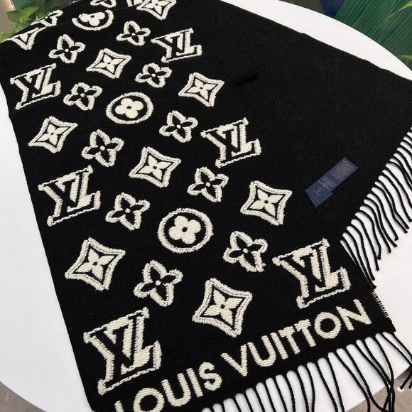 Louis Vuitton Women’s Black Scarf - Picture 6 of 6